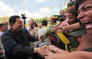 Conexão com o povo mais humilde e carisma, fizeram de Chavez um líder imbatível nas urnas!